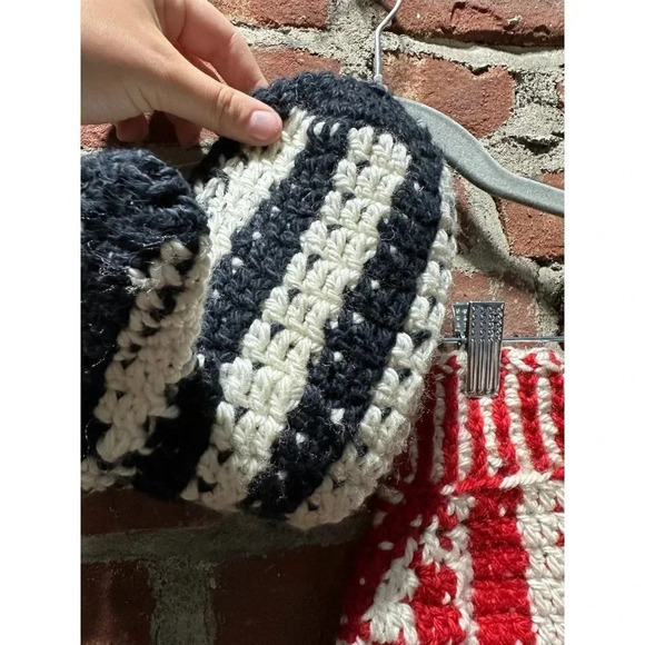 Hand knit Red & Black Mittens - Picture 6 of 7